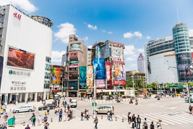 Northeast Coast Instagram Photo Tour in Keelung & New Taipei - What the transport and group size mean