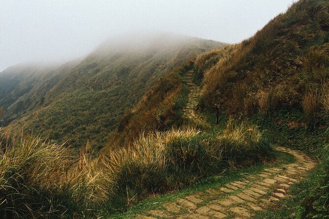 One Day Hike around Taipei's Yangmingshan National Park - Weather, Pace, and the Reality of the Trail