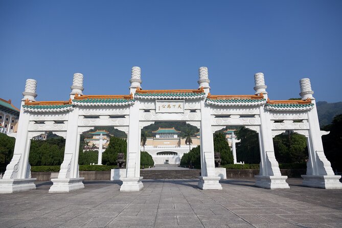 One-Day Historical and Heritage Tour in Taipei - What the guides add to the day