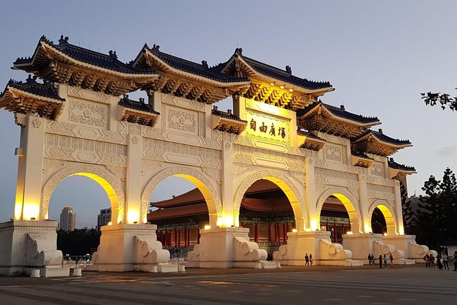 One-day private chartered car tour in Taipei: Yehliu, Jiufen, Pingxi, North Coast popular attractions with chartered car, professional Chinese/English driver - What the guides add to the experience