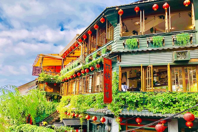 One-day private chartered car tour in Taipei: Yehliu, Jiufen, Pingxi, North Coast popular attractions with chartered car, professional Chinese/English driver - Jiufen Old Street: food, tea, and steep lanes