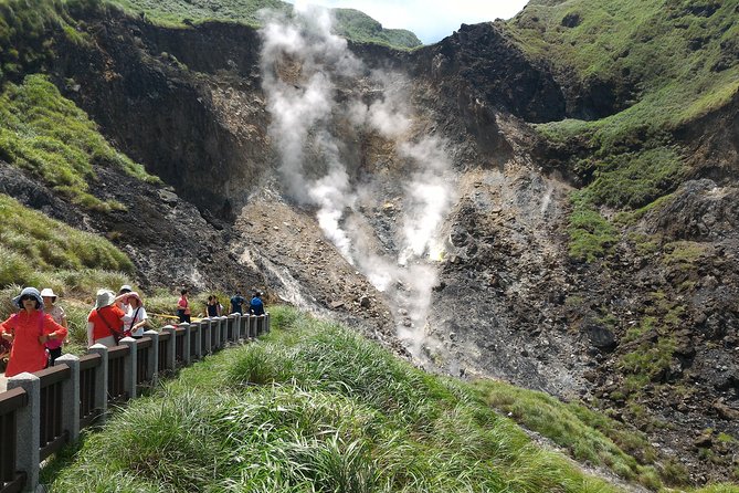 One-day Yangmingshan NP Beitou Hot Spring Park and Tamsui Tour Package - Timing, comfort, and the weather question
