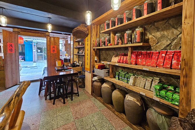Pinglin Tea Culture & Maokong Day Tour from Taipei - Pinglin Tea Museum explains the craft
