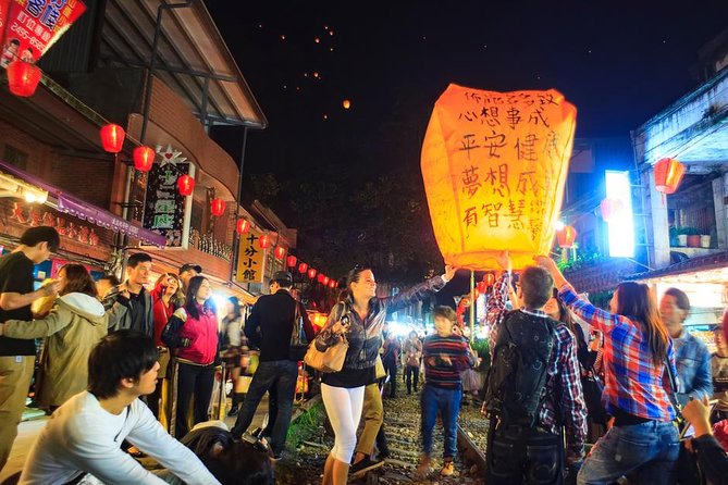 Pingxi Jiufen Day Trip from Taipei with Sky Lantern Experience - Lunch, extra costs, and the real value of $283