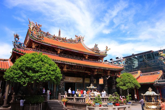 Private Car: 8 Hour Highly Customized Taipei City Exploration! - Dihua Street: the day’s best stop for food and old Taipei