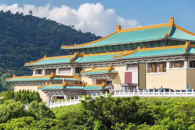 Private Car: 8 Hour Highly Customized Taipei City Exploration! - Chiang Kai-shek Memorial Hall: grand spaces and practical stair advice