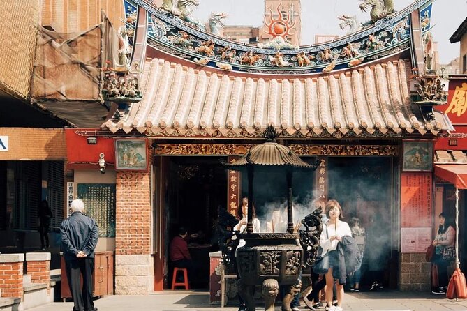Private Cruise Tour from Keelung: Trip to Taipei - Chiang Kai-Shek Memorial Hall and Taiwan’s Complicated Past