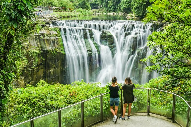 Private Jiufen & Pingxi Day Tour with English-Speaking Guide - What the private format is really worth