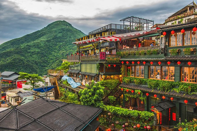 Private Jiufen & Pingxi Day Tour with English-Speaking Guide - Guide quality and the feel of the day