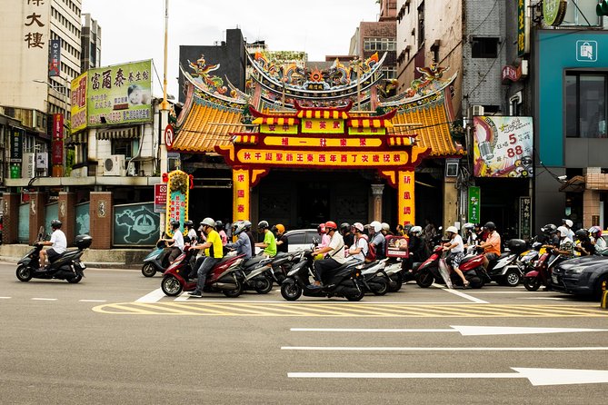 Private Keelung Cultural Walk: Markets, Streets & Local Life - Key points at a glance