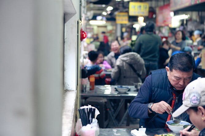 Private Keelung Food Tour with Local Markets & Tastings - Fish market and Ching-an Temple in Ren’ai District