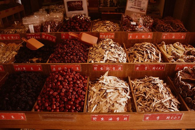 Private Longshan Temple and Dadaocheng Walking Tour - Starting at Longshan Temple in Wanhua