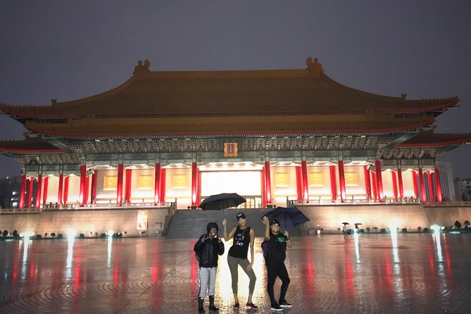 Private Night Tour of Taipei - Dalongdong Bao’an Temple starts the evening