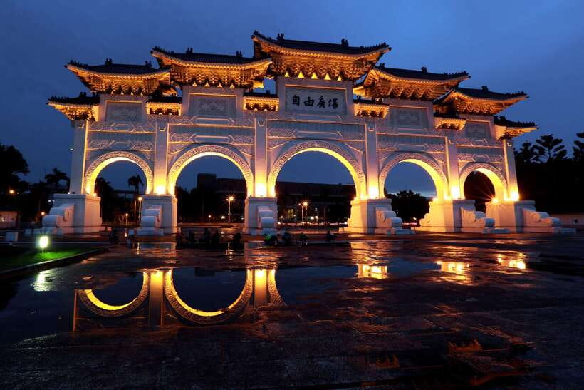 Private Night Tour: Taipei City Highlights - Liberty Square and Taipei’s grand civic center