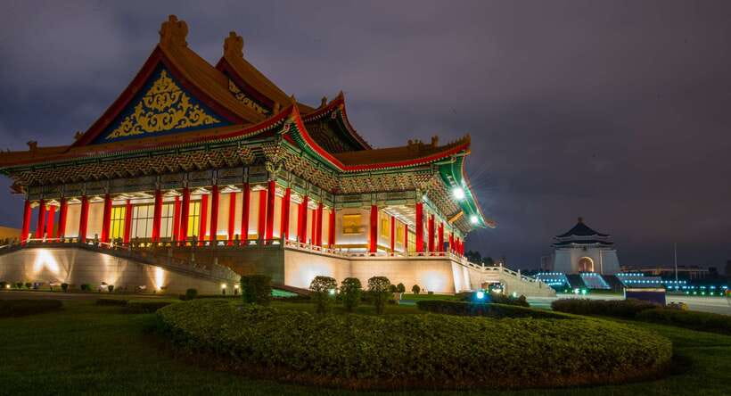Private Night Tour: Taipei City Highlights - Choosing between Taipei 101 and Elephant Mountain