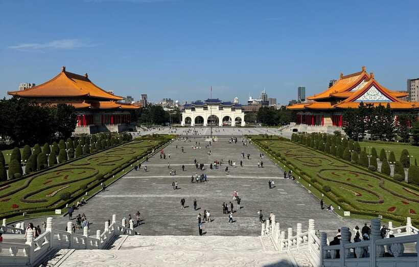 Private Taipei City Layover Tour from TPE Airport - Dihua Street: old commerce and a good lunch break