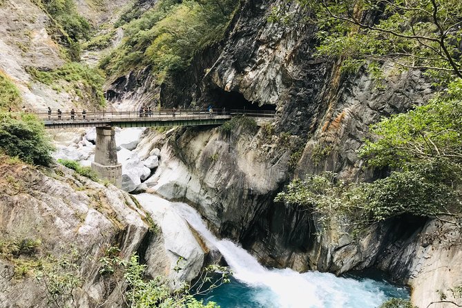 Private Taroko Gorge National Park Day Tour - Finishing at Qixingtan Beach