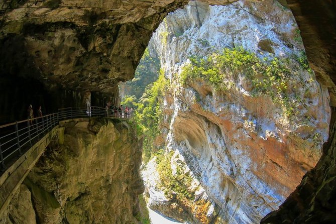 Private Taroko Gorge National Park Day Tour - Getting context at the Taroko Visitor Center