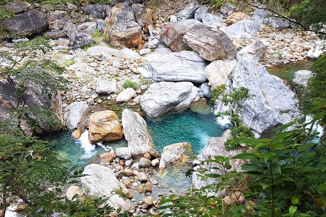 【Private】Taroko National Park (Pickup from Taipei/Yilan/Hualien) - Swallow Grotto: Cliffs and Small Openings
