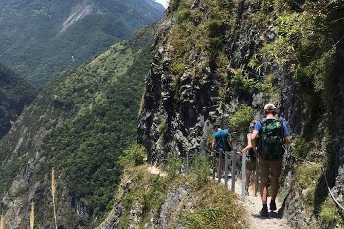 【Private】Taroko National Park (Pickup from Taipei/Yilan/Hualien) - Tunnel of Nine Turns: The Gorge Tightens