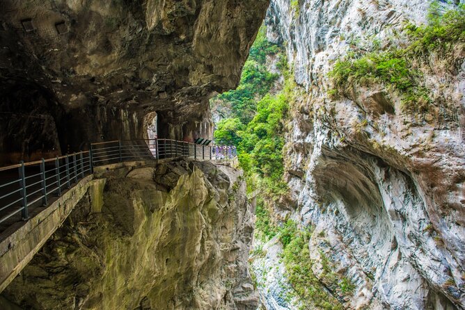 【Private】Taroko National Park (Pickup from Taipei/Yilan/Hualien) - Buluowan Bridge and Recreation Area