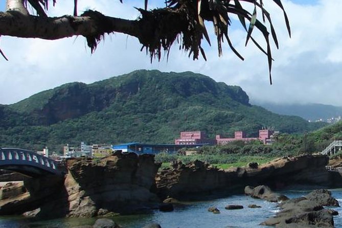 Private Tour: Jiufen Gold Rush Town and Yehliu National Geopark from Taipei - The coastal rock theater at Yehliu