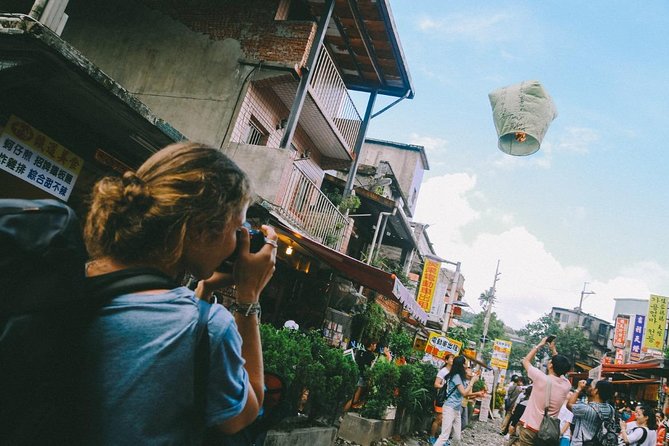 Private Tour to Jiufen, Yehliu Geopark, and Pingxi - Transport, timing, and what the $126 price buys