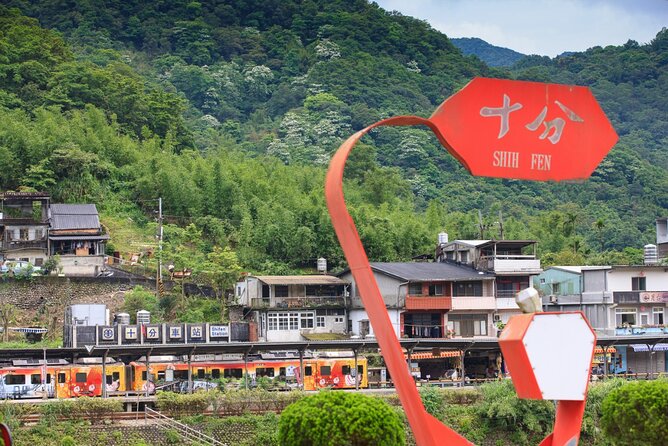 [Private] Yehliu, Jiufen & Shifen from Taipei with Pickup - Transport, timing, and the limits of four stops