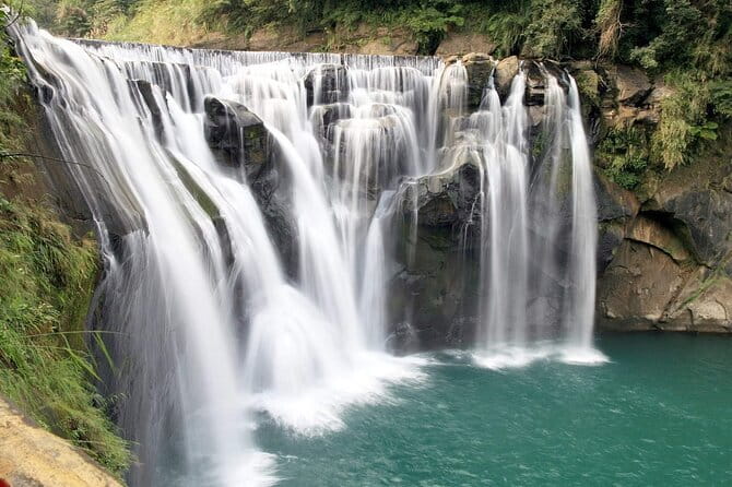Shifen, Jiufen, Jinguashi & Gold Museum One Day Tour From Taipei - Shifen Waterfall: a strong opening stop