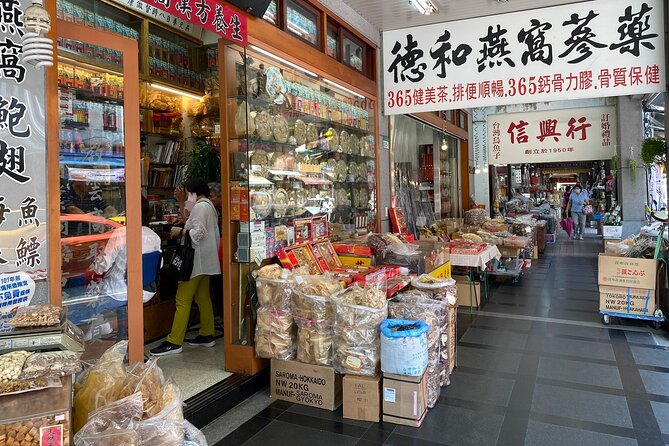 Small-Group: Classic Taipei Landmarks Day Tour - A quick look at the North Gate and old city walls