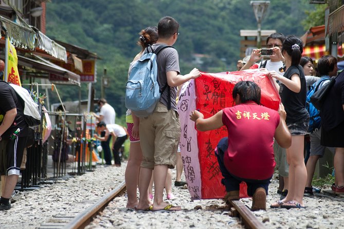 Small-Group Tour: Jiufen, Yehliu Geopark, and Shifen from Taipei - Jiufen Old Street: mountain lanes and too many people