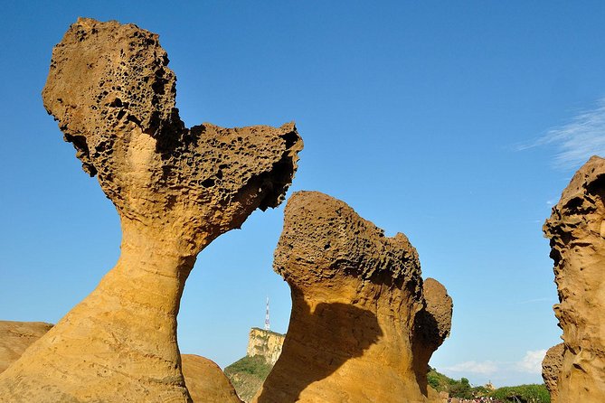 Small-Group Tour: Jiufen, Yehliu Geopark, and Shifen from Taipei - Golden Waterfall: a brief stop with an unusual color