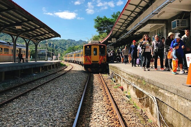 Small-Group: Yehliu, Jiufen & Pingxi Day Tour from Taipei - At a glance: what this day gives you
