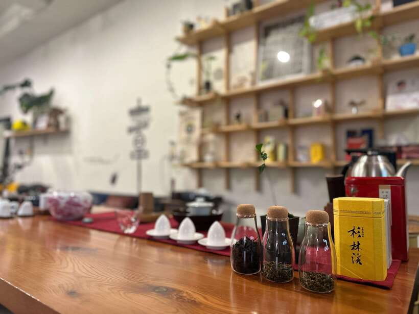 Tainan Culture Trip: Chinese Tea Ceremony_Oolong Tea - Learning the small courtesies of the ceremony