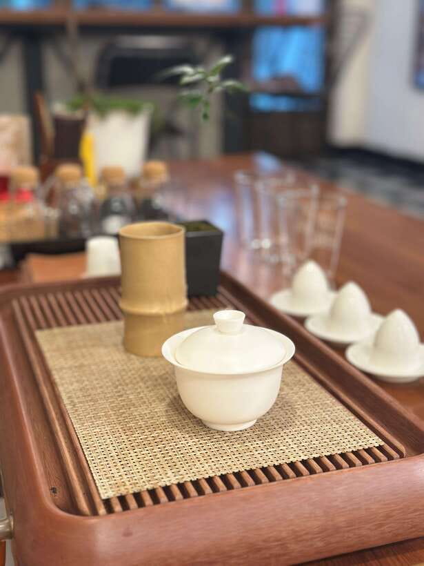 Tainan Culture Trip: Chinese Tea Ceremony_Oolong Tea - Comparing Gaiwan, terracotta pots, and tea cups
