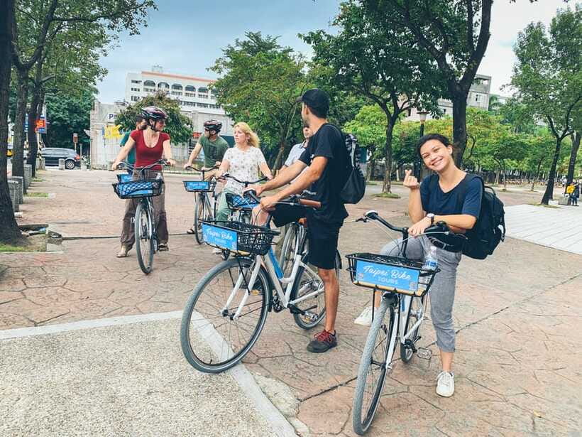 Taipei: 4-Hour Morning City Cycling Tour with Breakfast - Chiang Kai-shek Memorial Hall and the changing guards