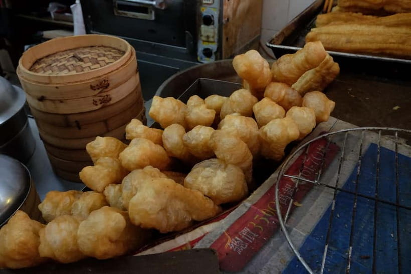 Taipei: 4-Hour Morning City Cycling Tour with Breakfast - Jing Fu East Gate and the Presidential Office Building
