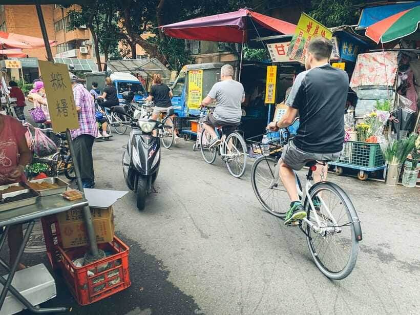 Taipei: 4-Hour Morning City Cycling Tour with Breakfast - Along the Tamsui Riverside Bikeway