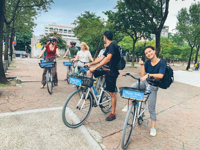 Taipei: 4-Hour Morning City Cycling Tour with Breakfast - Breakfast first: danbing, youtiao, and soy milk