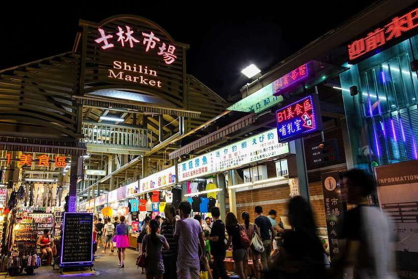 Taipei: 4D Private Taipei, Jiufen, Sun Moon Lake & Taichung - Day four: Taichung architecture, sweets, and a useful final choice