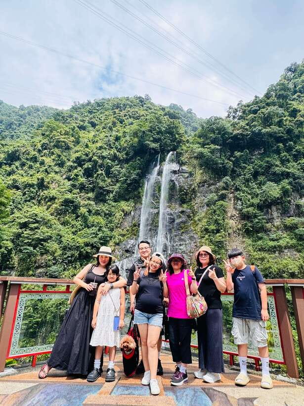Taipei: 8 Hours Private Day Tour in Wulai with Benz Vito - The Wulai Scenic Train and its timber past