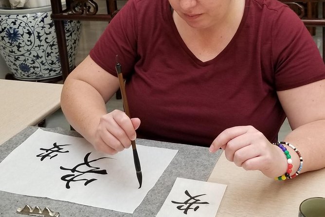 Taipei Calligraphy Workshop (DIY incl.) - A quiet room, tea, and a useful Taipei pause
