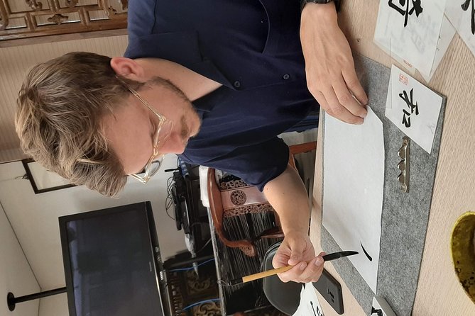 Taipei Calligraphy Workshop (DIY incl.) - Learning to hold the brush correctly