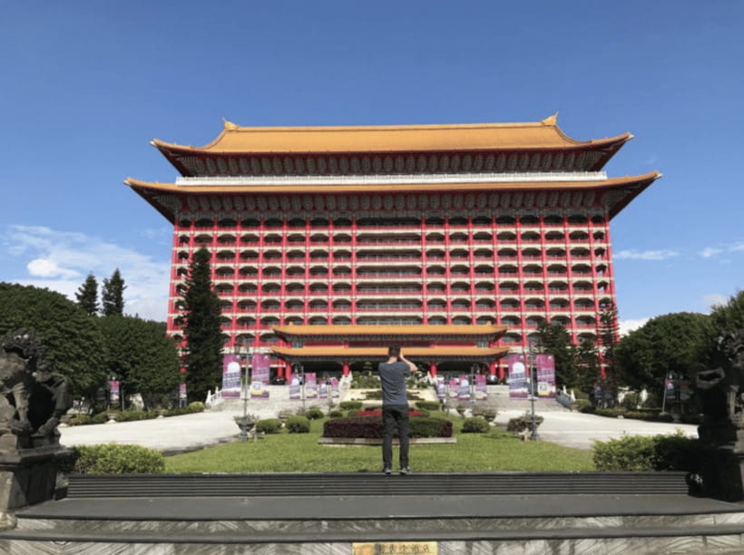 Taipei: City Highlights Private Sightseeing Tour with Guide - Guides and the human side of the experience