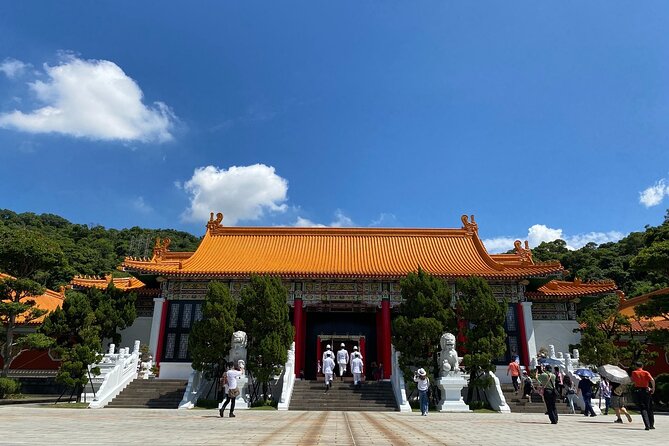 Taipei City Morning Tour with National Palace Museum entry - The guide can make or break the morning