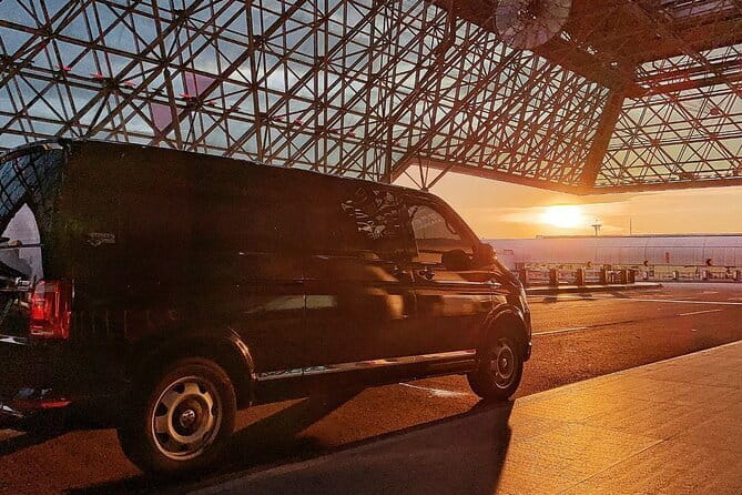 Taipei City to Taoyuan Airport Private Transfer - Planning the one-hour airport journey