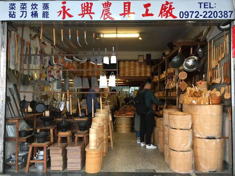 Taipei: Classic Landmarks Day Tour - Meeting point, pickup, languages, and practical details