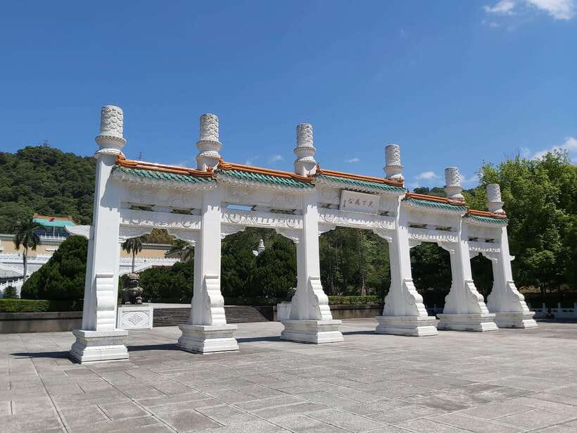 Taipei: Classic Landmarks Day Tour - Ximending gives you time to choose lunch