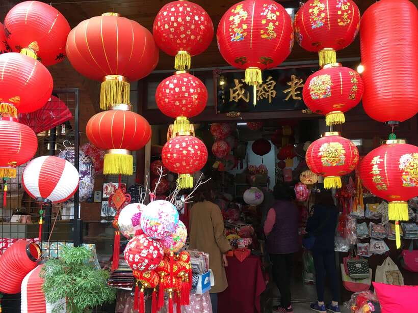 Taipei: Classic Landmarks Day Tour - Chiang Kai-shek Memorial Hall and the guard change