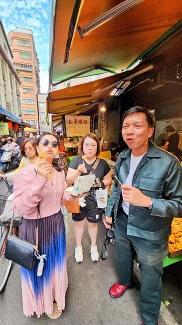 Taipei: Cooking Class & Market Adventure Historic Dadaocheng - Tasting your way through the traditional market